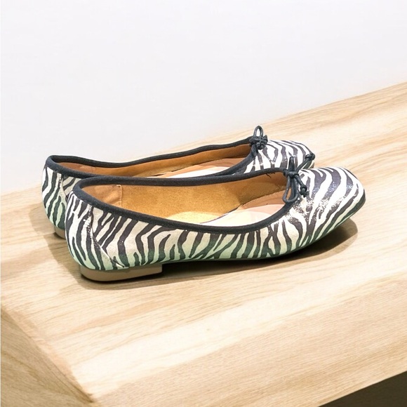 N Y & CO Paulina Ballet Flat in Zebra Shoe Size 11. - Picture 2 of 8